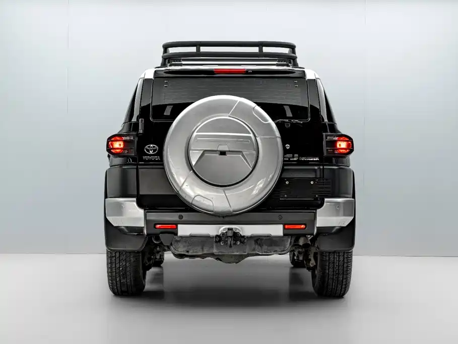 Toyota FJ Cruiser — миниатюра 6