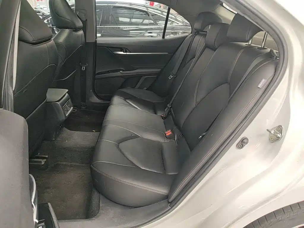 Toyota Camry — миниатюра 17