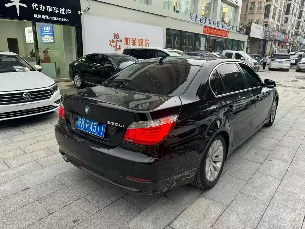 BMW 5 Series — миниатюра 9