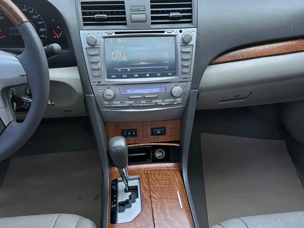 Toyota Camry — миниатюра 11