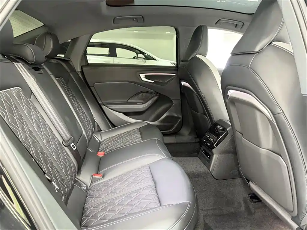 Audi A5L — миниатюра 7