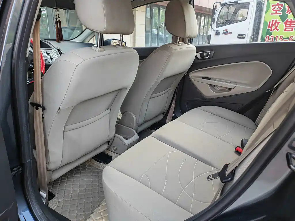 Ford Fiesta — миниатюра 13