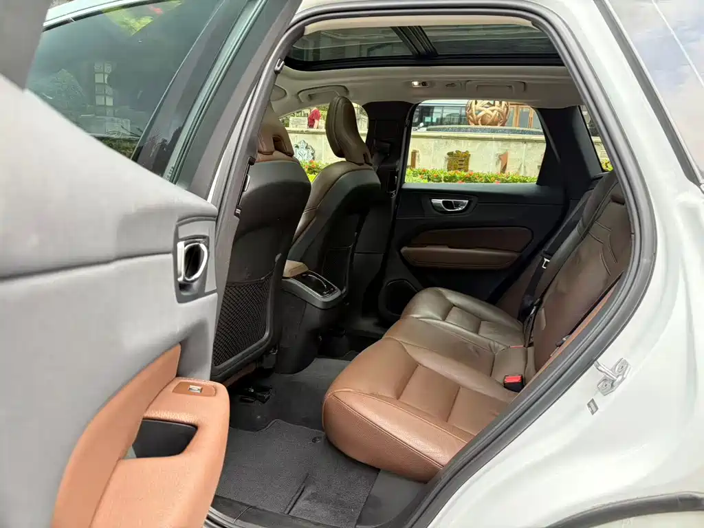 Volvo XC60 — миниатюра 8