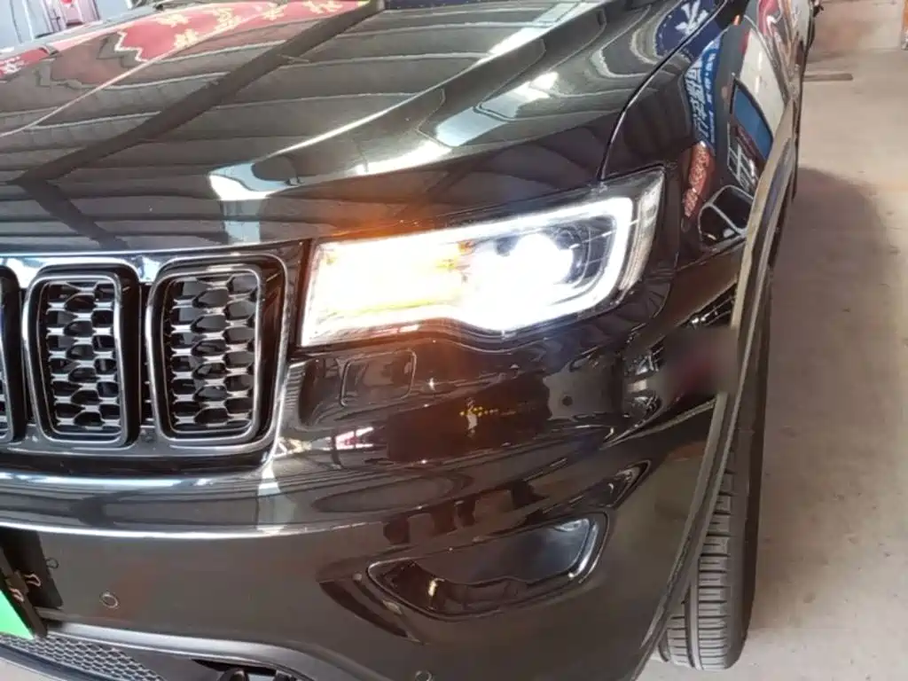 Jeep Grand Cherokee (Import) — миниатюра 24