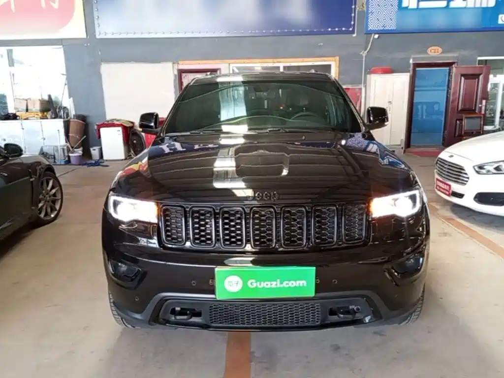 Jeep Grand Cherokee (Import) — миниатюра 3