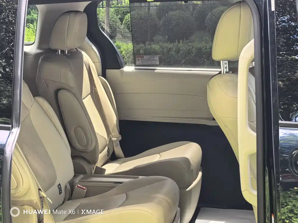 Toyota Granvia 2022 2.5L Luxury
