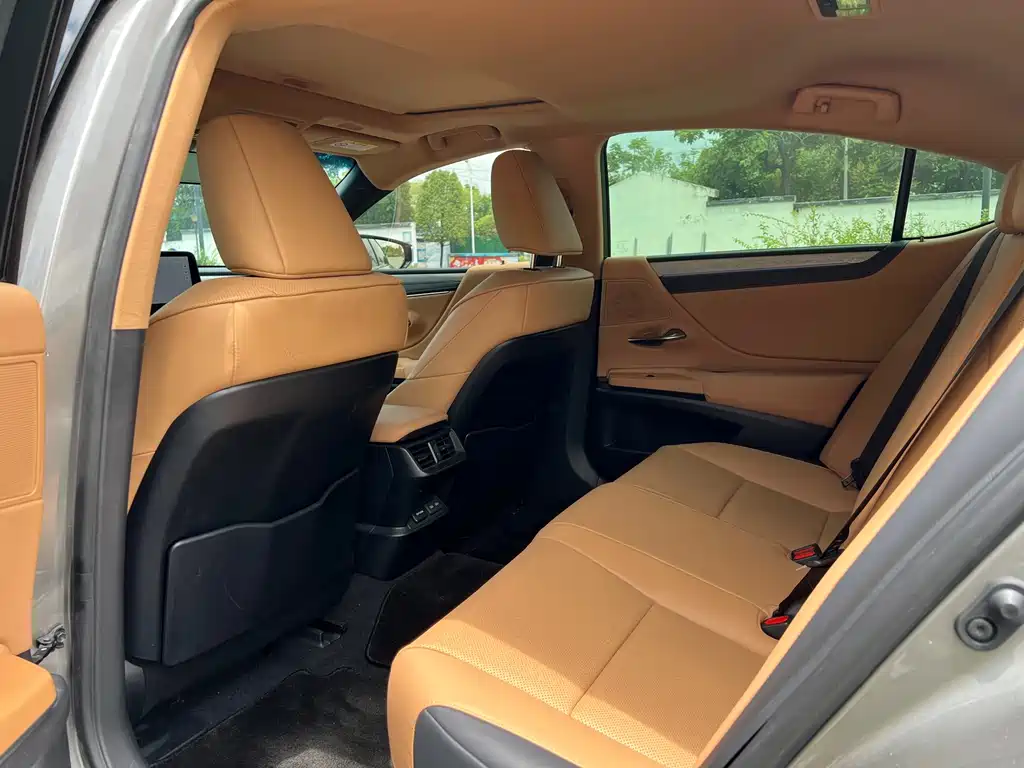 Lexus ES — миниатюра 9