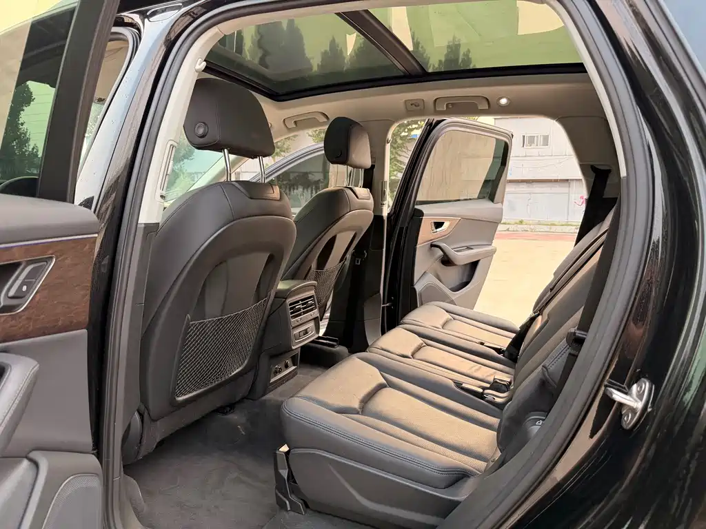 Audi Q7 — миниатюра 13