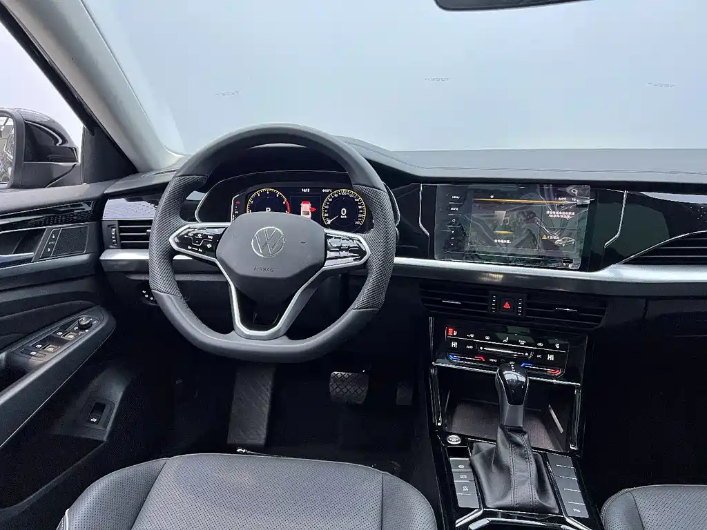 Volkswagen Passat 2024 380TSI