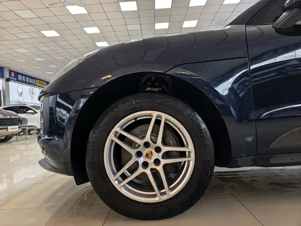Porsche Macan — миниатюра 16