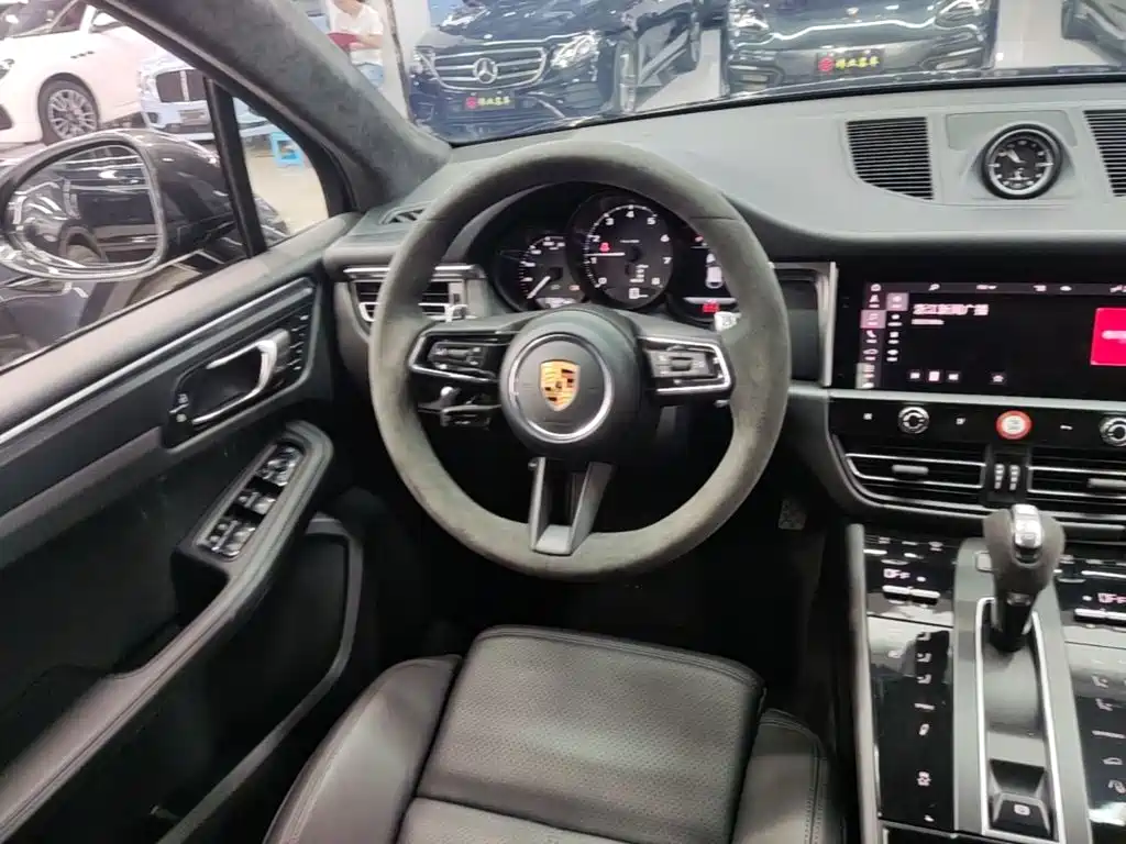 Porsche Macan — миниатюра 11