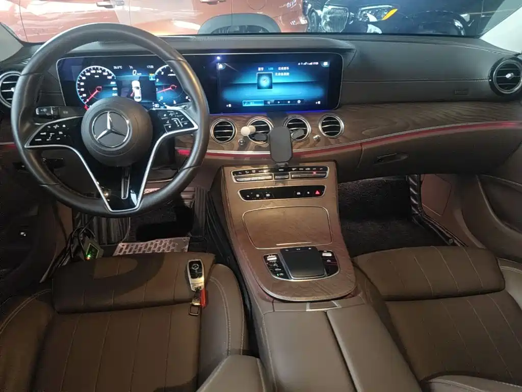 Mercedes-Benz E-Class — миниатюра 10