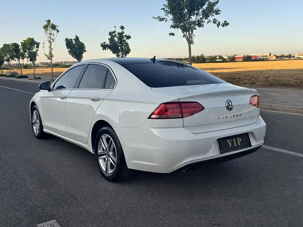 Volkswagen Lamando 2017 230TSI DSG