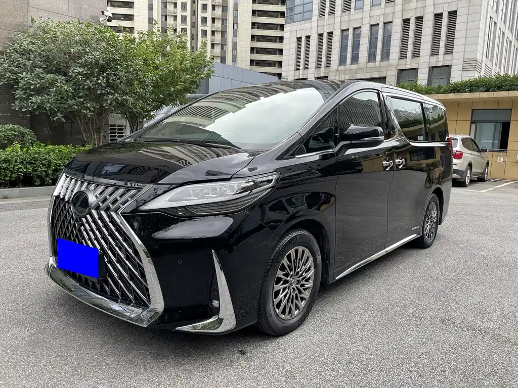 Lexus LM