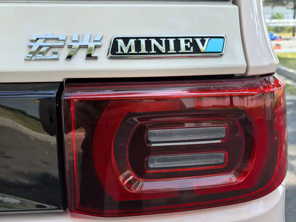 Wuling MINIEV — миниатюра 19