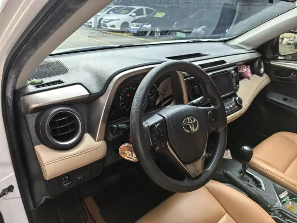 Toyota RAV4 — миниатюра 6