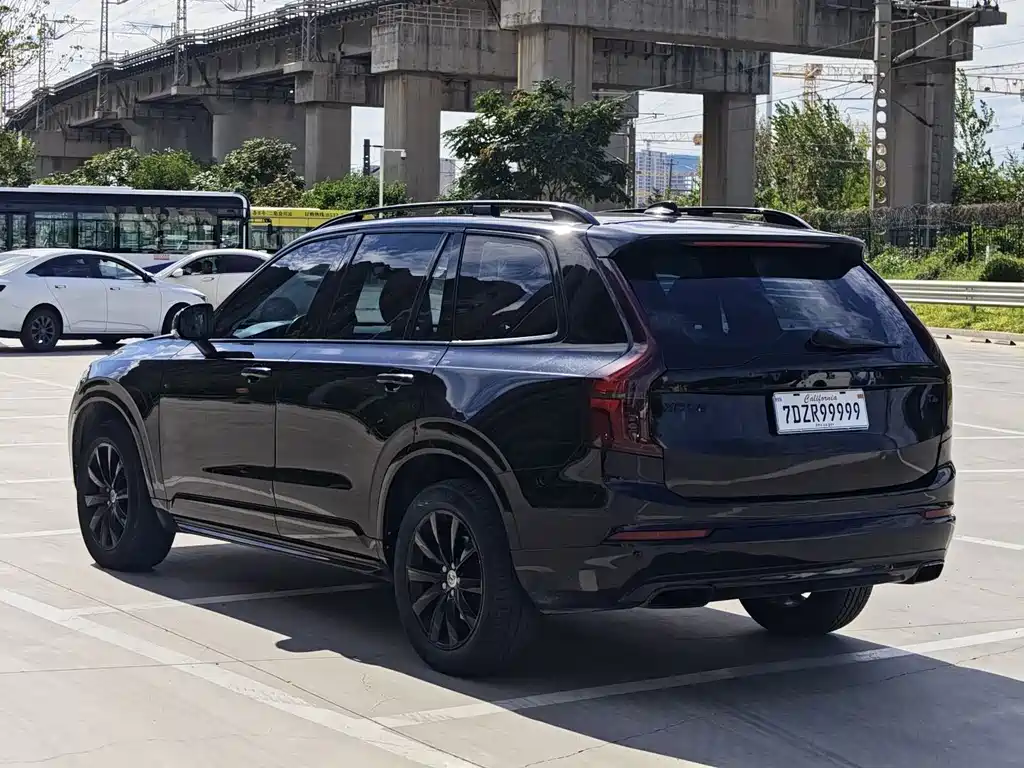 Volvo XC90 — миниатюра 4