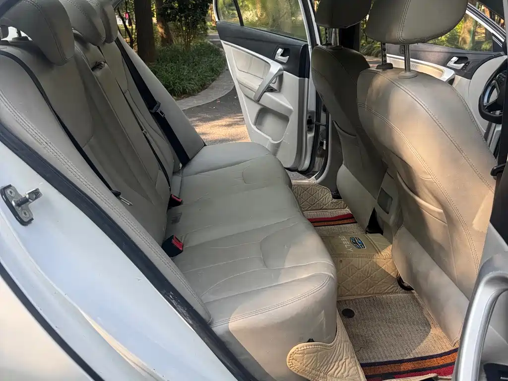 Geely Emgrand — миниатюра 13