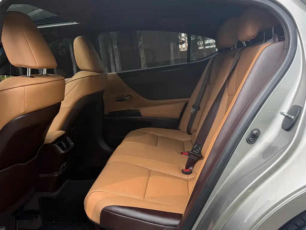 Lexus ES — миниатюра 9