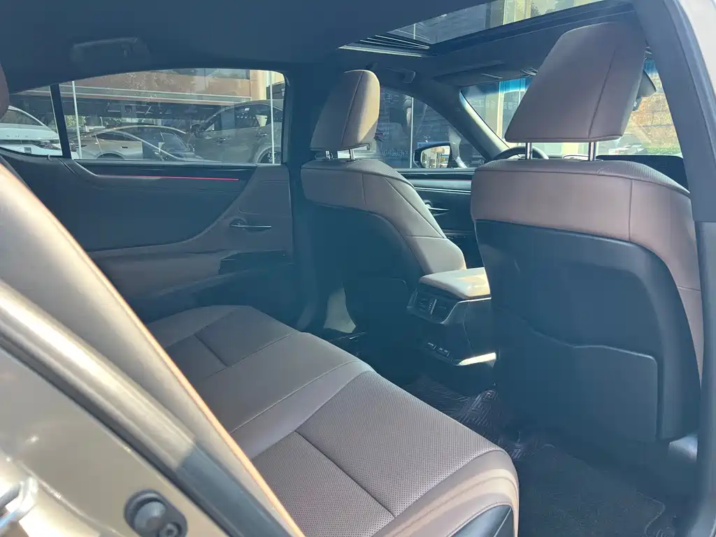 Lexus ES — миниатюра 16