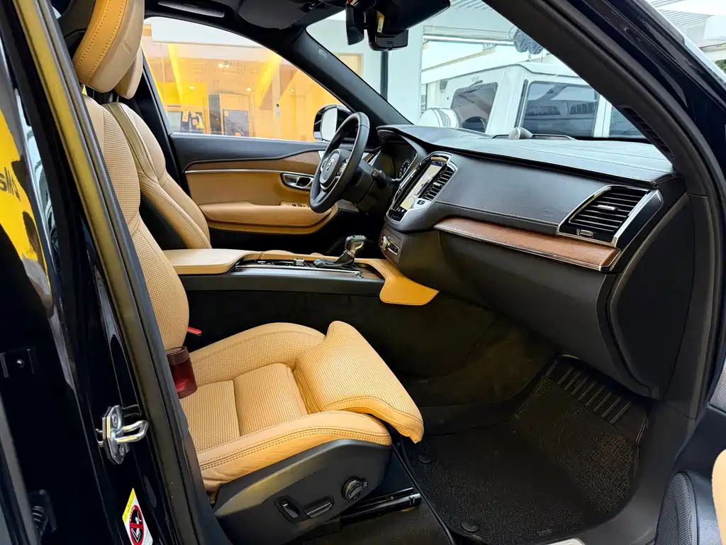 Volvo XC90 — миниатюра 13