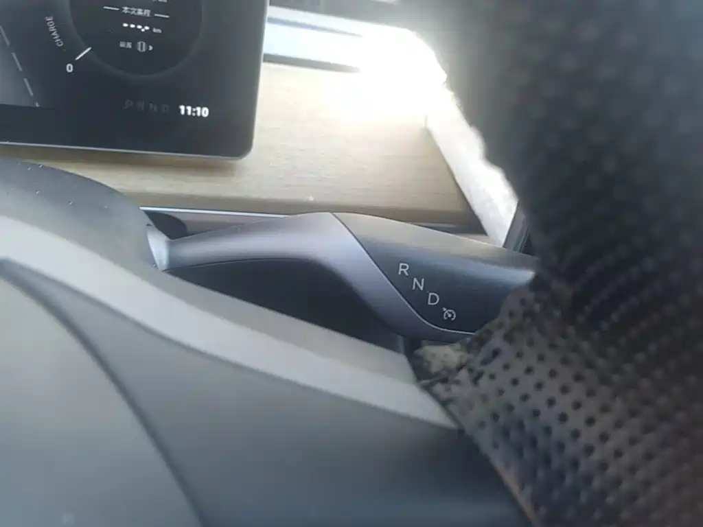 Tesla Model Y — миниатюра 14