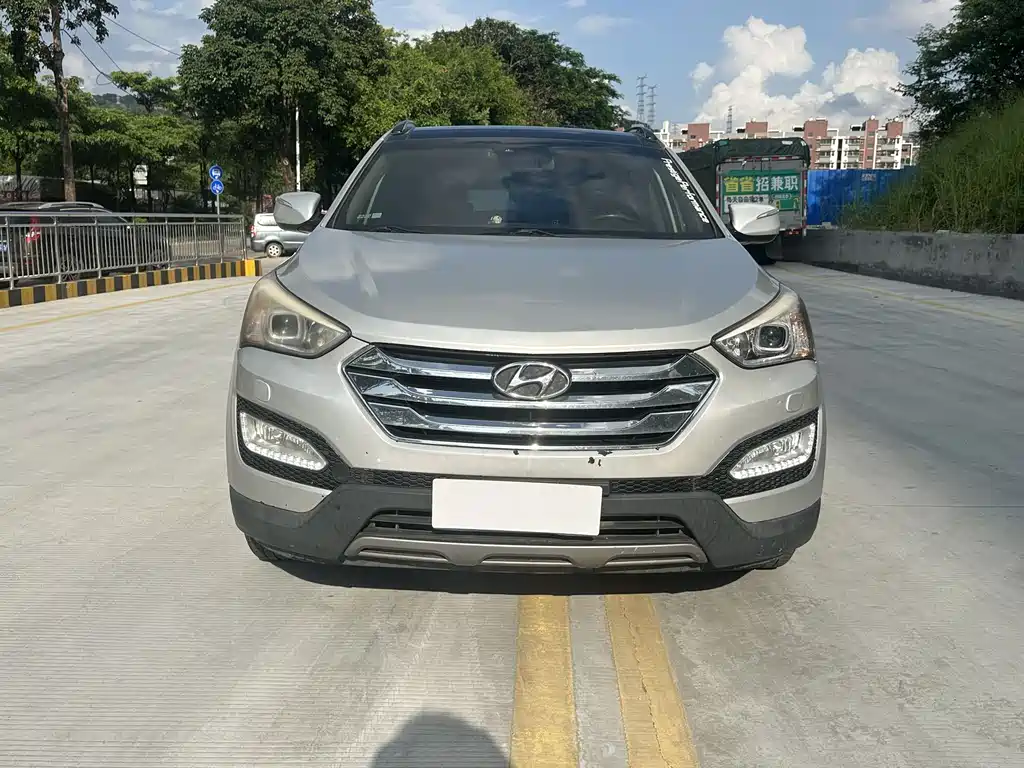 Hyundai Santa Fe 2013 2.4L AT Luxury