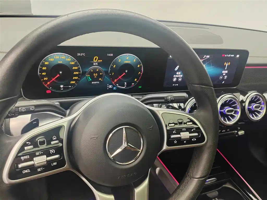 Mercedes-Benz GLB — миниатюра 3
