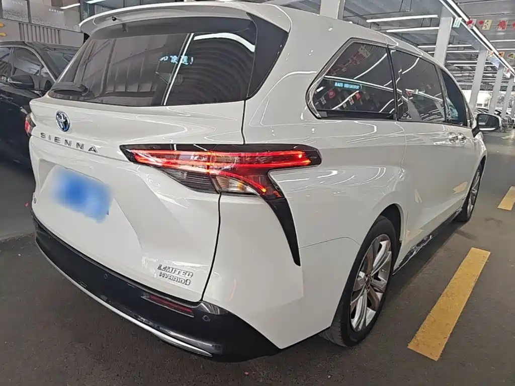 Toyota Sienna — миниатюра 7
