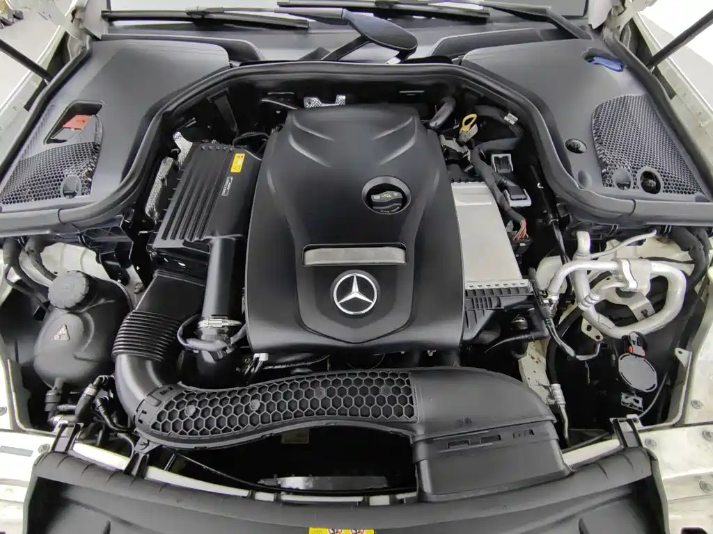 Mercedes-Benz E-Class — миниатюра 6