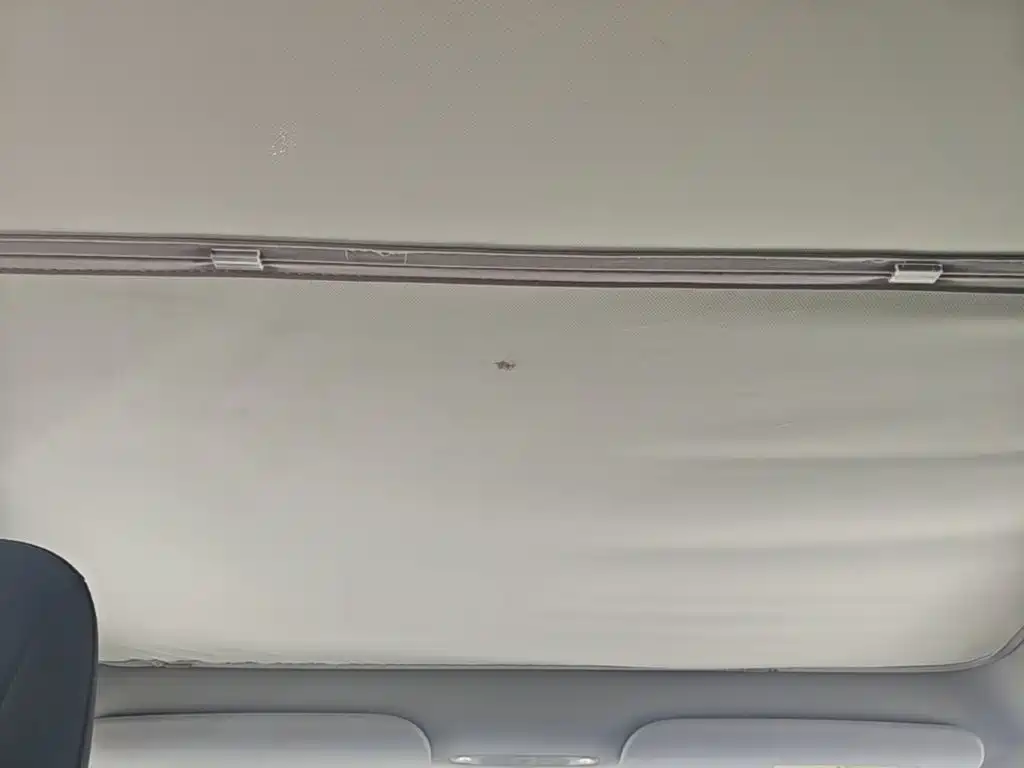 Tesla Model Y — миниатюра 18