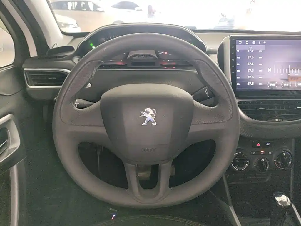 Peugeot 2008 — миниатюра 11
