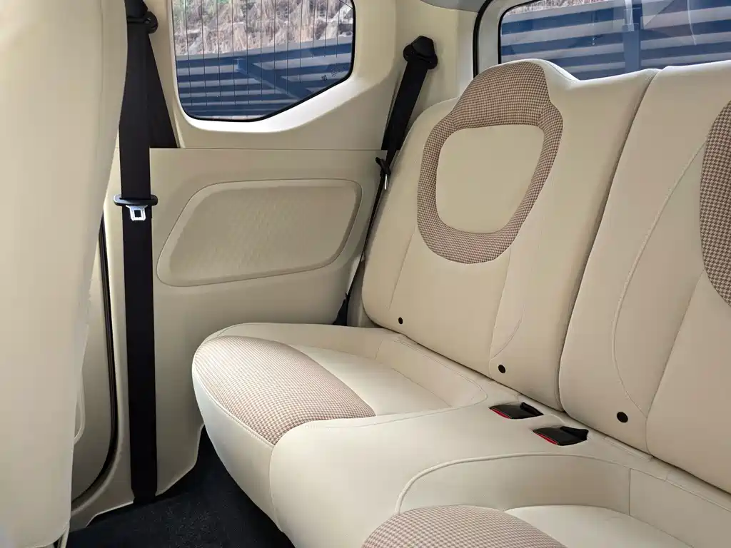 Wuling MINIEV — миниатюра 13