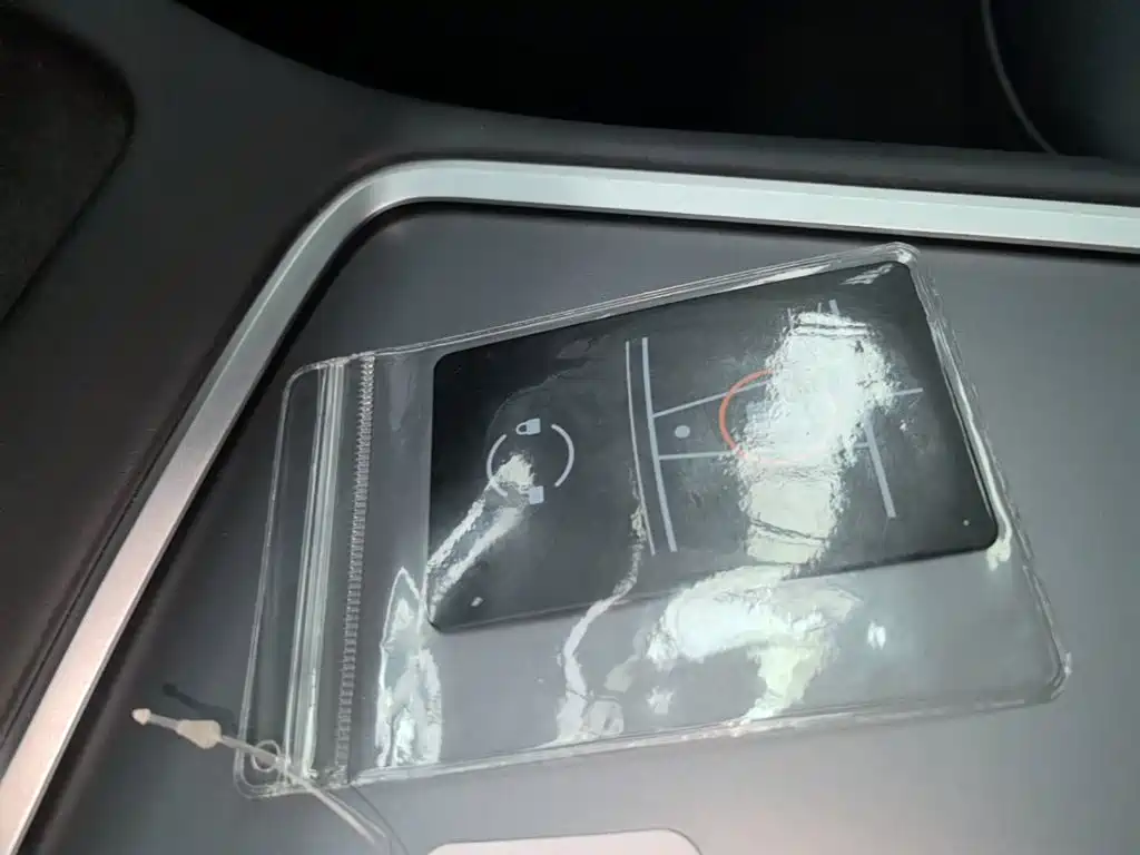 Tesla Model Y — миниатюра 9