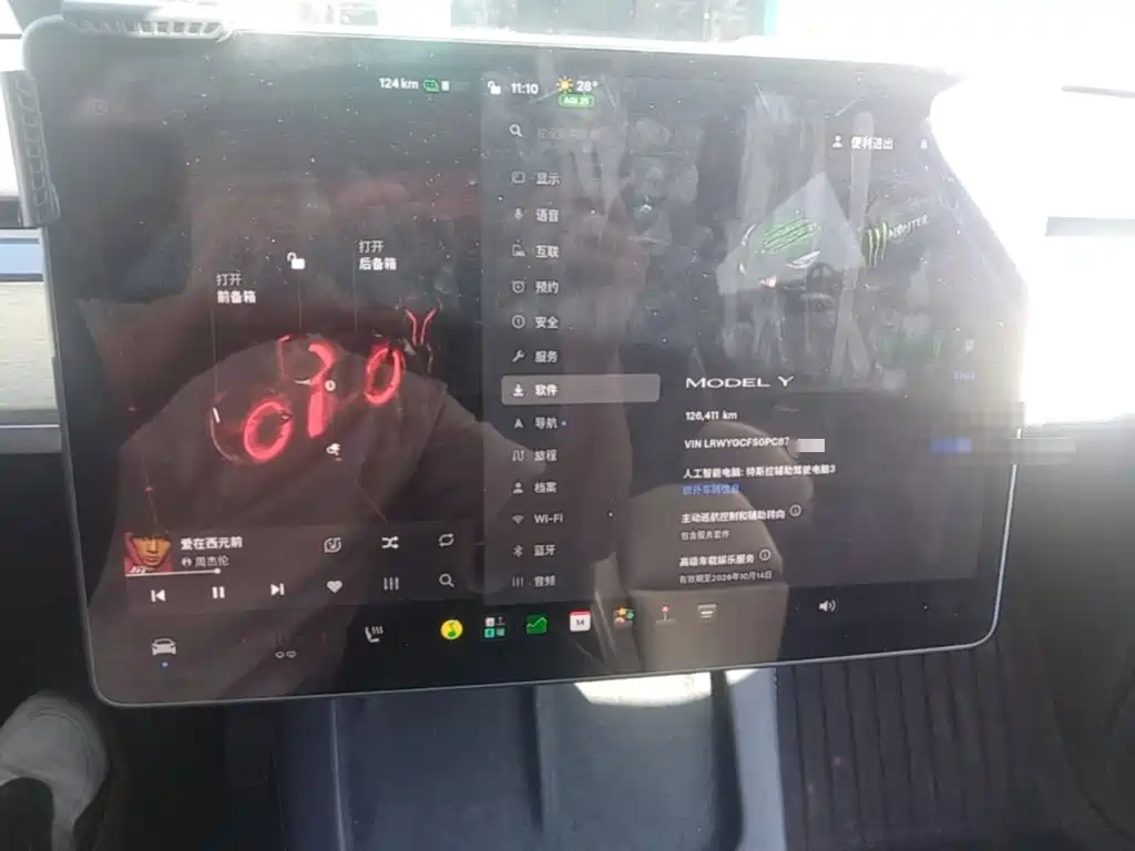 Tesla Model Y — миниатюра 13