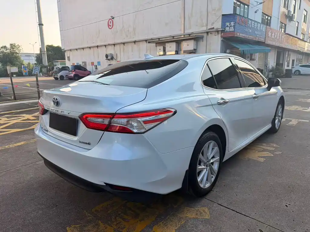 Toyota Camry - фото 9
