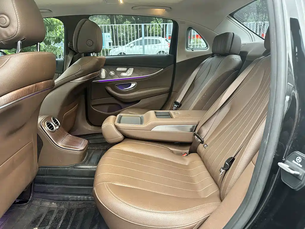 Mercedes-Benz E-Class — миниатюра 17