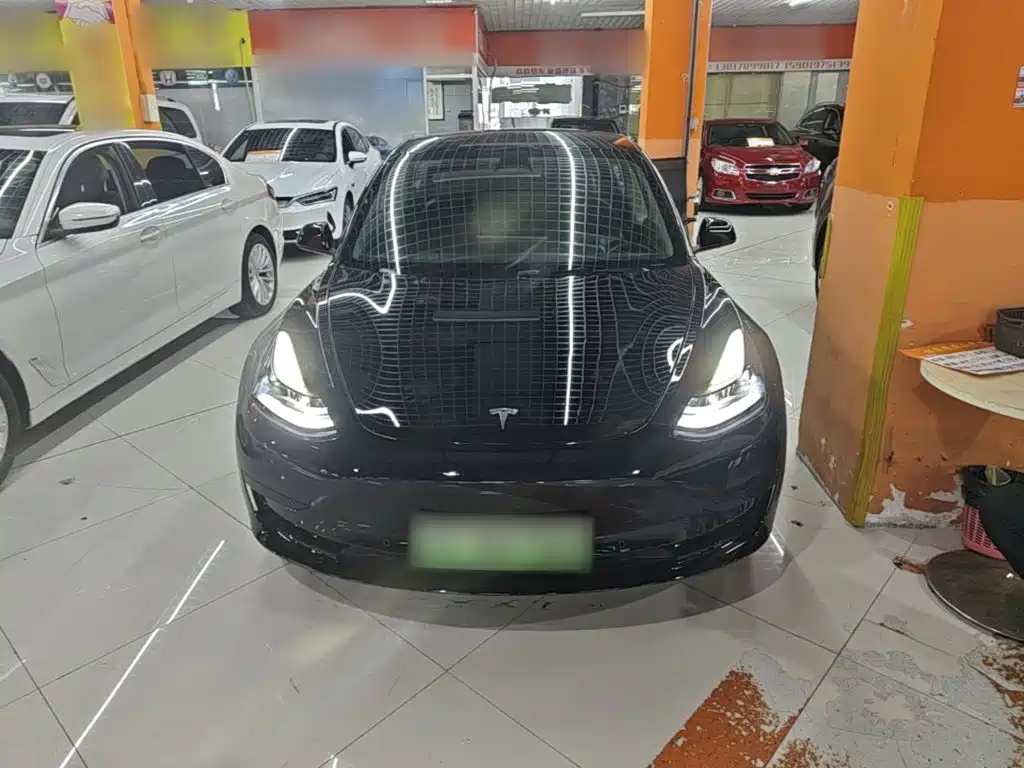 Tesla Model 3 — миниатюра 3