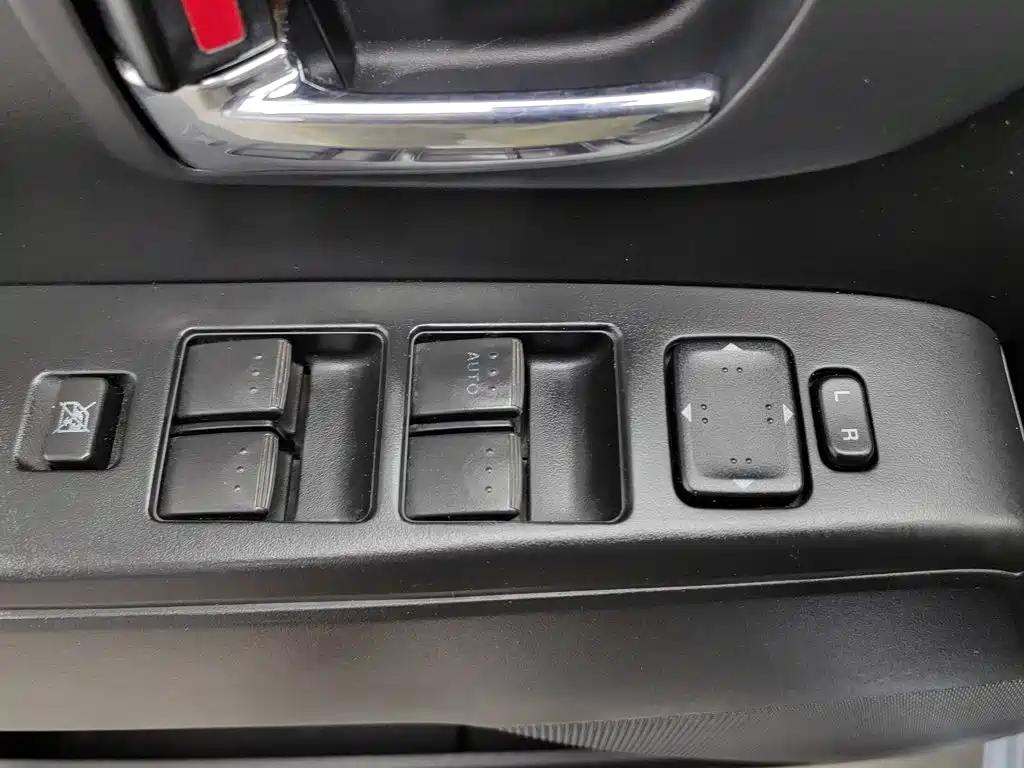 Mazda 5 — миниатюра 9