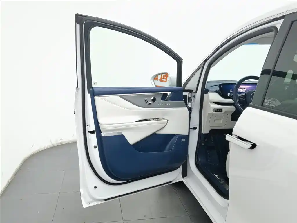 BUICK GL8 NEW ENERGY