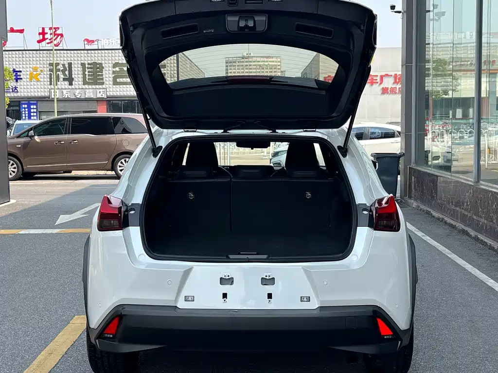 Lexus UX — миниатюра 13