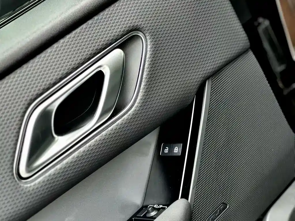 Land Rover Velar — миниатюра 7