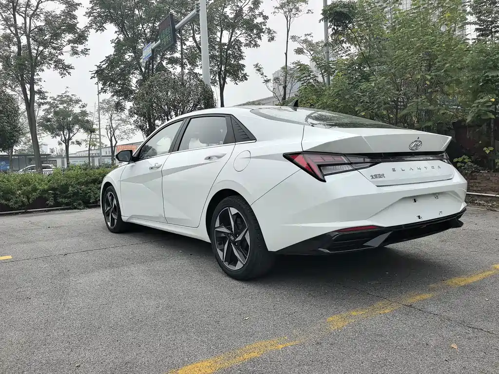 Hyundai Elantra — миниатюра 7