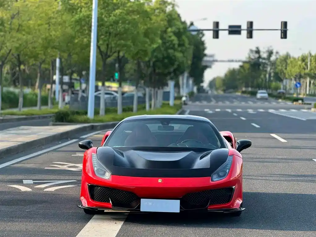FERRARI 488