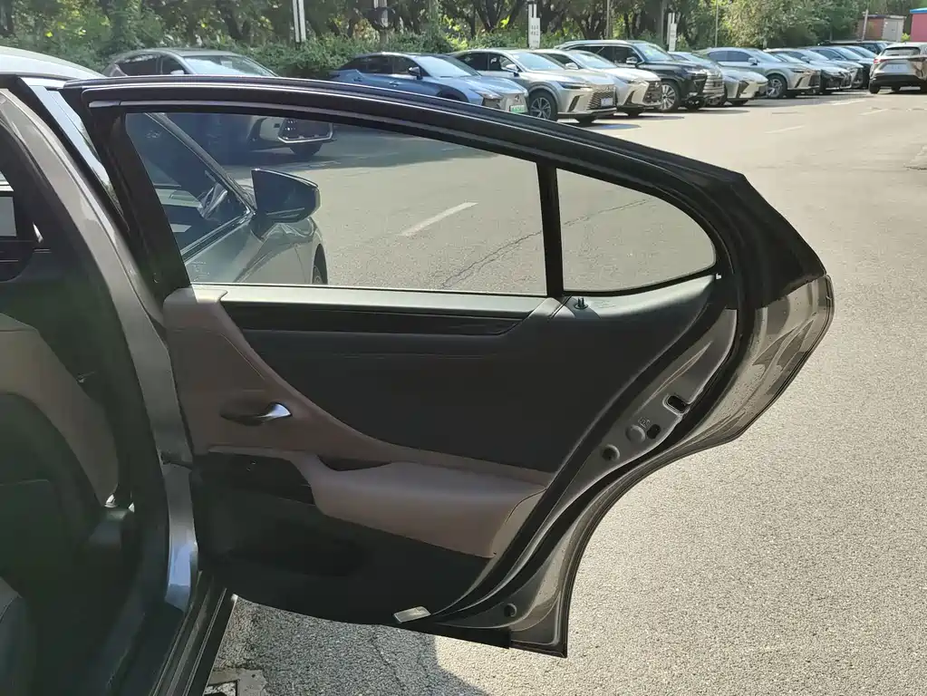 Lexus ES — миниатюра 14