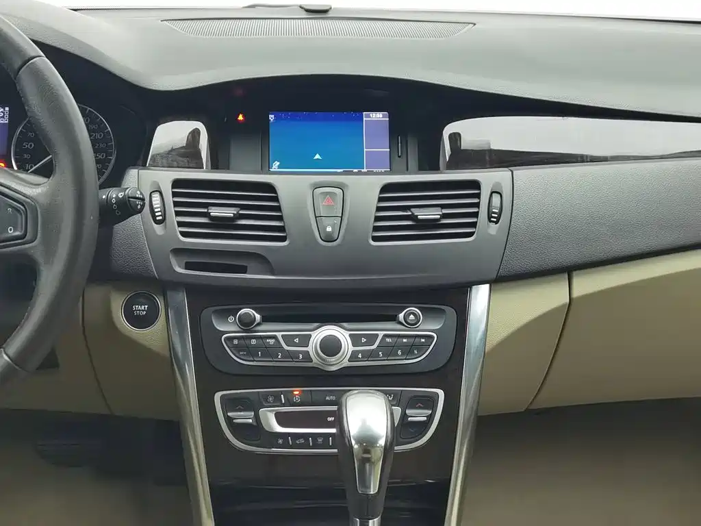 Renault Latitude — миниатюра 12