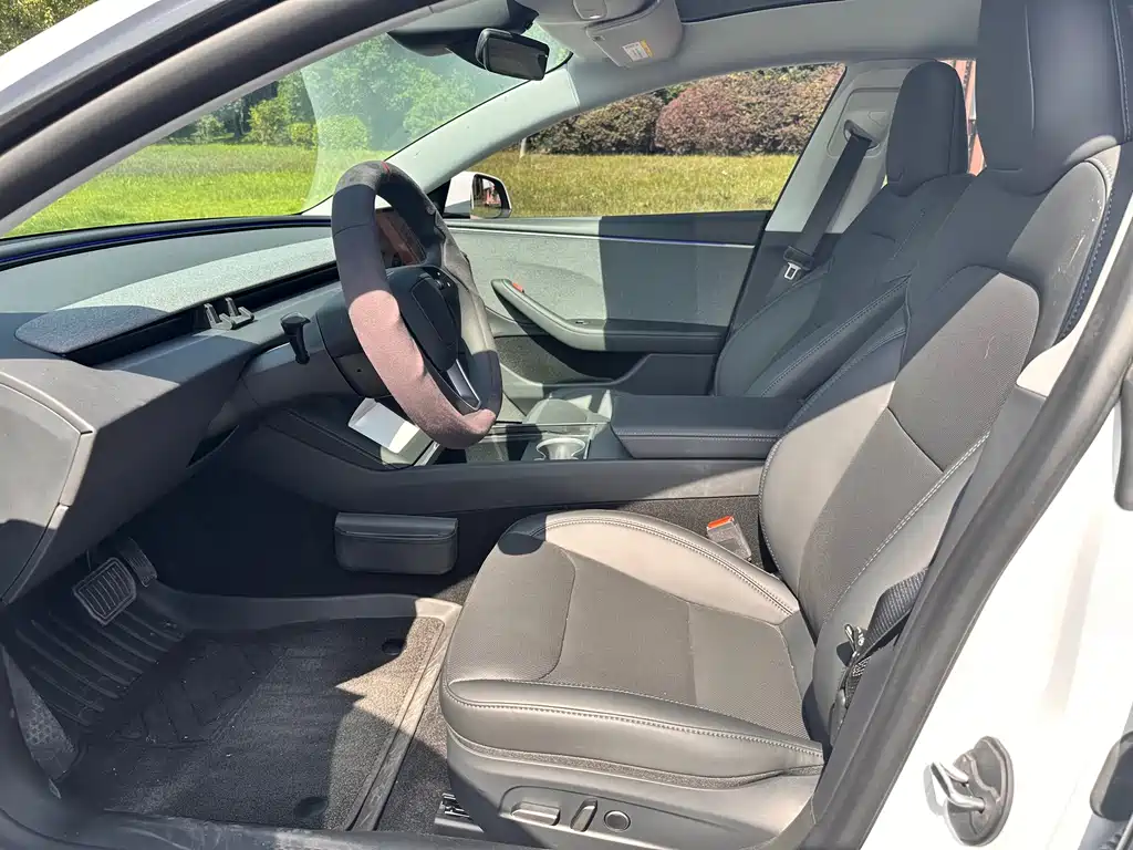 Tesla Model 3 — миниатюра 7