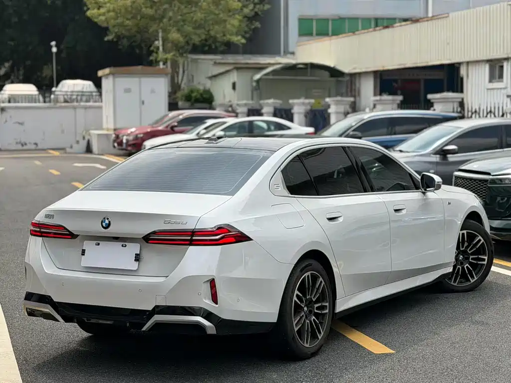 BMW 5 Series — миниатюра 9
