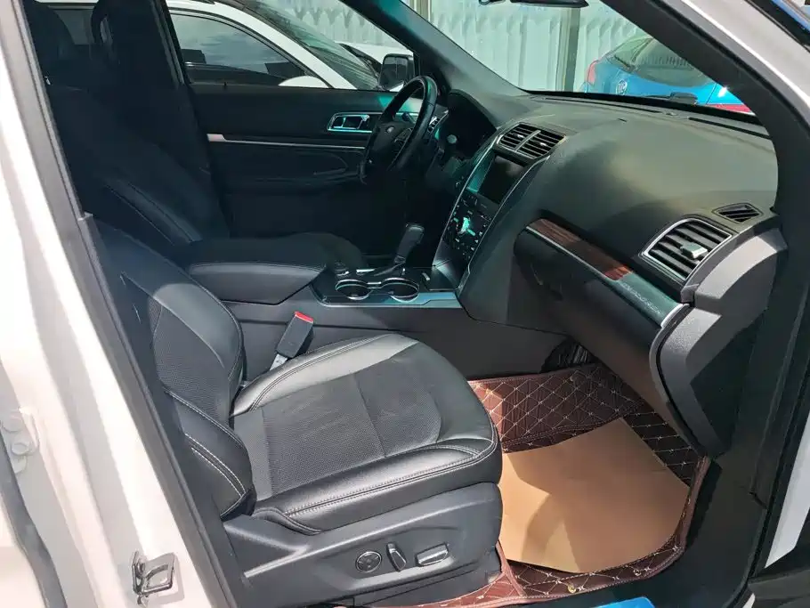 Ford Explorer (Import) — миниатюра 8