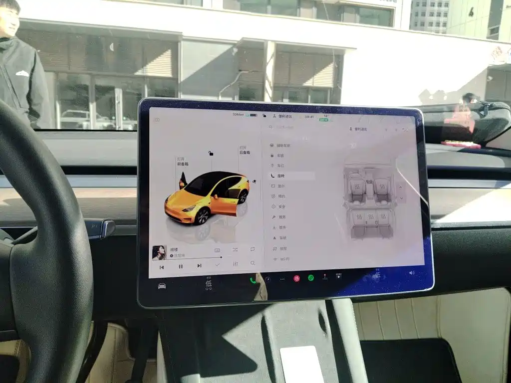 Tesla Model Y — миниатюра 7